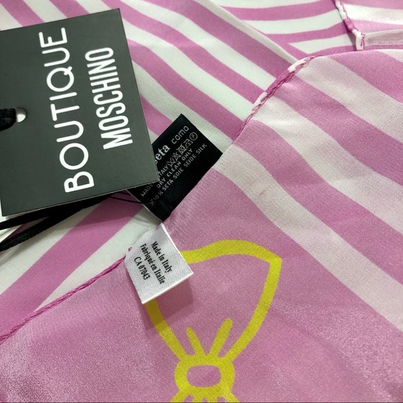 NWT 🎀MOSCHINO🎀 Silk Scarf with Bow Print - Picture 3 of 3